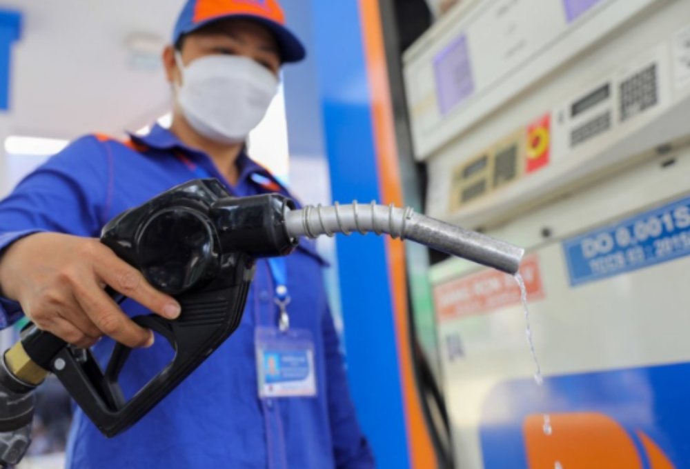 Giá xăng dầu tăng sốc, 17 cửa hàng tại Hà Nội tạm dừng bán, Sở Công Thương kiến nghị khẩn