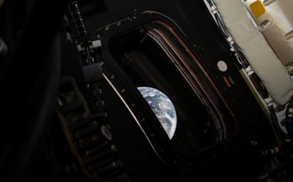 Công nghệ 4/4: Phi hành đoàn Artemis II chia sẻ những bức ảnh từ không gian