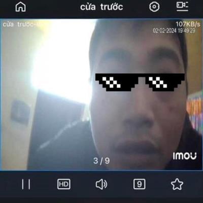 Thanh niên đi “hack” camera mà còn tốt bụng lau sạch bong, bất ngờ bị soi luôn cả dòng tộc