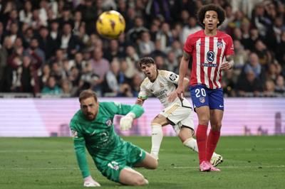 Real Marid đánh rơi chiến thắng trước Atletico ở phút bù gây cấn