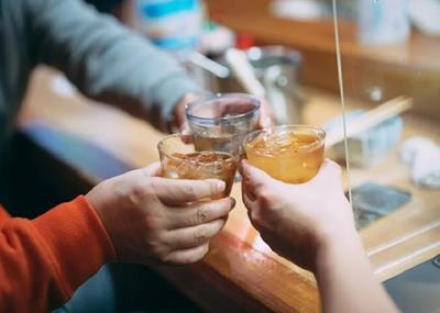 Bị sếp ép uống rượu, chàng trai gục bên bàn nhậu rồi tử vong