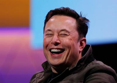 Musk cười ra nước mắt vì "X chưa chết"