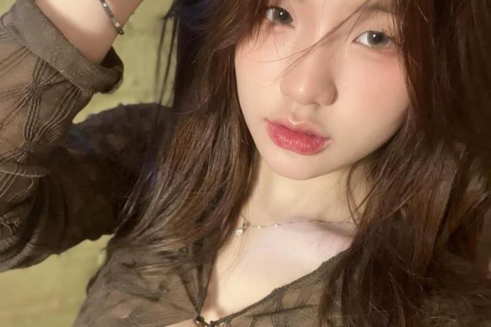 Lan Anh Xinh Yêu gây chú ý khi xuất hiện livestream trên ứng dụng mới