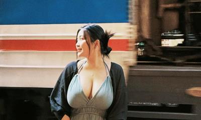 Cháy phố với màn thả dáng của mỹ nhân sở hữu body "cực phẩm", thách thức cả cái nóng Hà Nội!