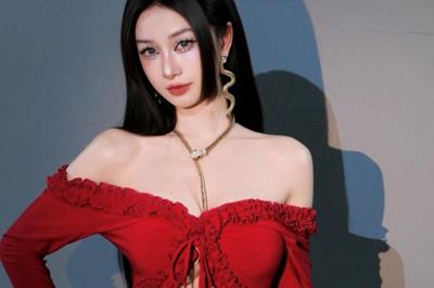 Jun Vũ cosplay Boa Hancock gây tranh cãi: Nhan sắc “đỉnh cao” nhưng quyết che vòng 1 vì lý do bất ngờ