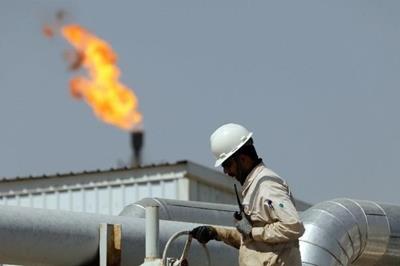 Giá xăng dầu hôm nay 22/4: Giá dầu giảm nhẹ, thị trường “nín thở” chờ đàm phán Mỹ – Iran