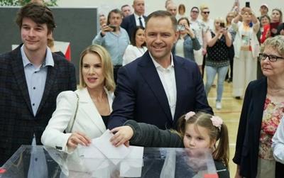 Nhà sử học Karol Nawrock đắc cử Tổng thống Ba Lan