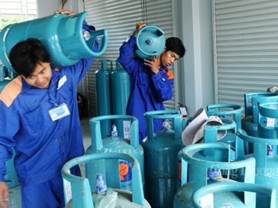 Từ ngày 1/3, giá gas bán lẻ trong nước tăng 2.000 đồng/bình 12kg