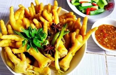 Cách làm chân gà ủ muối vàng rực, thơm ngon