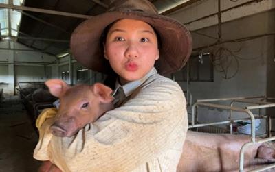 Bỏ phố về quê nuôi 200 con heo, cô gái gen Z hot với video triệu view