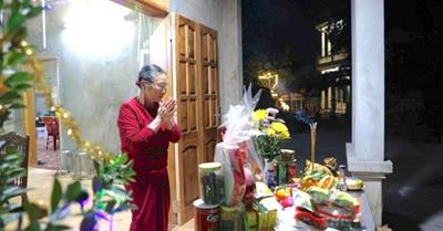 Cúng giao thừa ngoài trời hay trong nhà trước​?