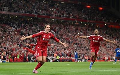 Liverpool thắng nghẹt thở trận mở màn Ngoại hạng Anh