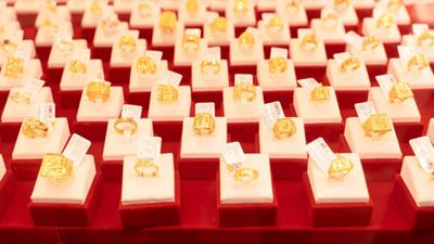 Giá vàng hôm nay 21/1: Lập đỉnh cao chưa từng có, vượt 4.700 USD/ounce