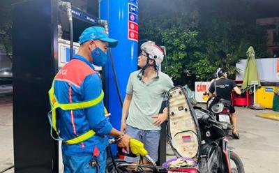 Giá xăng dầu tăng mạnh, các doanh nghiệp ở TP.HCM lên tiếng về nguồn cung