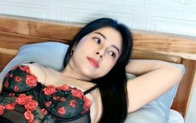 Idol Hà My lộ clip show ngay trên livestream ở Đà Lạt