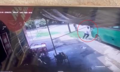 Phụ xe bị ép vào cột điện tử vong khi cố ngăn xe buýt "trôi tự do"