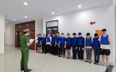 Bắt 13 người trong đường dây lừa đảo xuyên quốc gia, chiếm đoạt 100 tỷ đồng