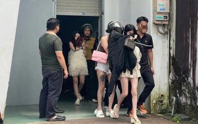 Hơn 300 cảnh sát đột kích loạt tụ điểm "bay lắc"