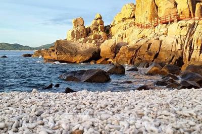 Viên ngọc ẩn mình ở Vườn quốc gia Núi Chúa - Hang Rái