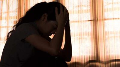 Vay tiền để sống, chồng vẫn không chịu về quê vì sợ "người ta cười vào mặt"