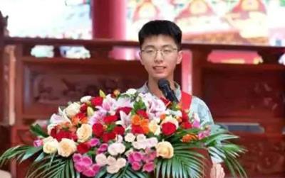 Nam sinh đỗ đại học, dòng tộc mở lễ rước linh đình gây tranh cãi