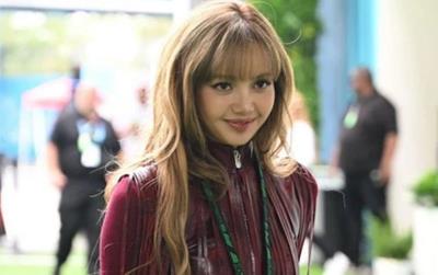 Lisa gây chú ý tại giải đua xe F1