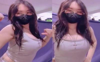 Full clip hot 18+ siêu phẩm em Tiktoker Mun 2ka11 show hà.ng móc siêu múp