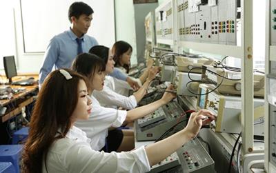 TOP 8 ngành nghề khát nhân lực, lương khủng nhất trong 10 năm tới