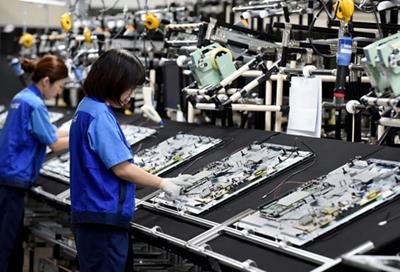 Nhật Bản xem xét nới lỏng quy định về thời gian làm việc