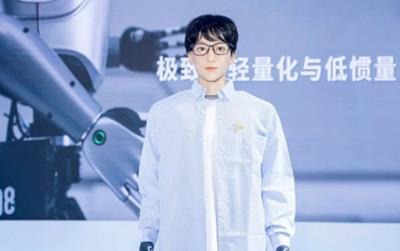 Robot đầu tiên học tiến sĩ ở Trung Quốc