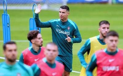 Bồ Đào Nha - CH Czech: Chờ màn phô diễn của Ronaldo