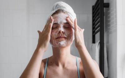 8 thói quen khiến bạn xấu đi hàng ngày