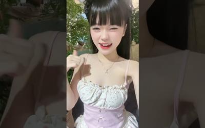 Hot Tiktoker Suka tập tành chơi nhạc cụ thổi kèn cùng bạn trai