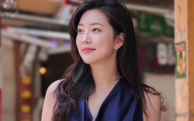 Xem Phim Nữ sinh nghèo làm nghề mát xa, nào ngờ vị khách đầu tiên lại là giáo sư có thân phận tôn quý