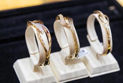 Giá vàng hôm nay (14/1): Quay đầu giảm nhẹ từ đỉnh