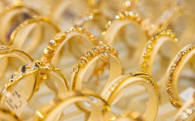 Giá vàng hôm nay 15/11: Lao dốc