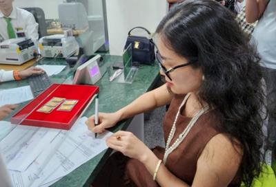 Giá vàng chốt phiên 8/12 tăng mạnh: Vàng ACB, SJC, PNJ, nhẫn biến động, giá vàng thế giới lao dốc