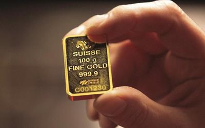 Giá vàng thế giới giằng co quanh mốc 5.000 USD/ounce