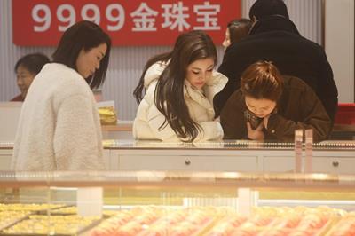 Giá vàng thế giới tăng mạnh hầu hết các phiên giao dịch trong tuần