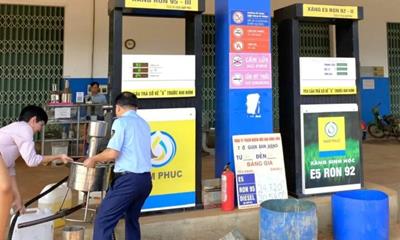 Nhiều cửa hàng kinh doanh xăng dầu bị xử phạt