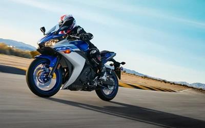 Nguyên tắc lái xe côn tay an toàn cho người mới bắt đầu