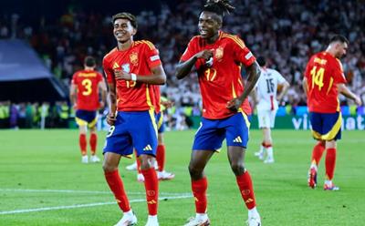 Tây Ban Nha ngược dòng kịch tính, lập thêm kỷ lục trước trận gặp Đức