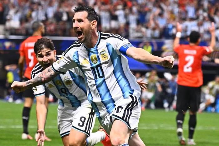 Nếu FIFA xác định trọng tài sai lầm, Argentina và Ai Cập có phải đá lại?