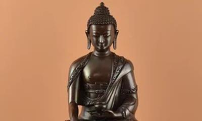 Vì sao các tăng ni đều cạo đầu nhưng Đức Phật lại để tóc