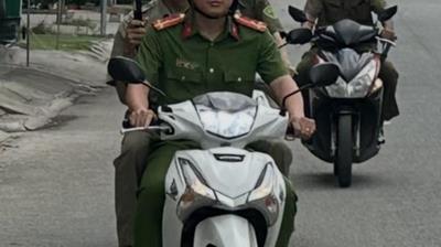 Một cán bộ xung kích trấn áp tội phạm