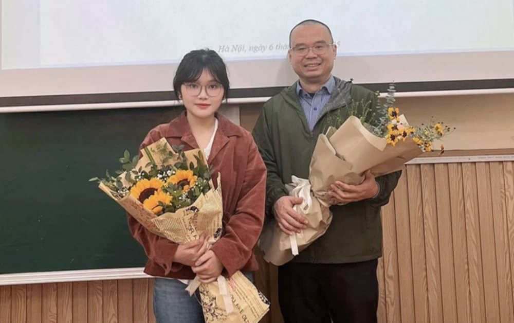 Ngọc trong lễ bảo vệ khóa luận tốt nghiệp. (Ảnh: NVCC)