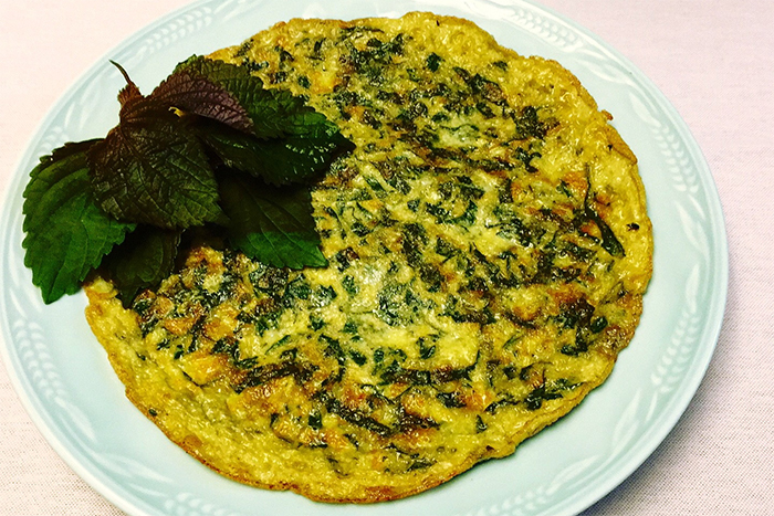 Tía tô rán trứng rất dễ ăn và có hương vị thơm ngon. (Ảnh: Icook)